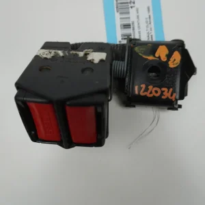 Ancrage ceinture arrière droit occasion RENAULT CLIO II Phase 1 - 1.6 | Disponible maintenant