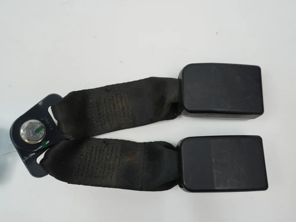 Ancrage ceinture arrière droit occasion DACIA SANDERO I Phase 1 - 1.4 MPI 75ch | Prix choc