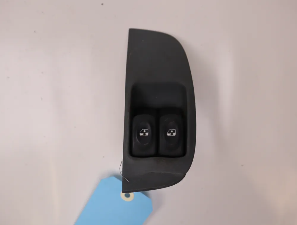 Commande lève-glace porte avant gauche occasion RENAULT MEGANE I Phase 1 - 1.6i | Réduction spéciale