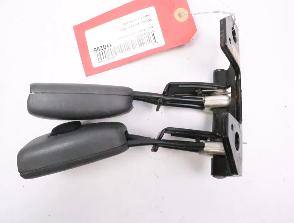 Nouvel arrivage | Ancrage ceinture arrière droit occasion VOLVO V40 I Phase 2 - 1.9 D 102ch