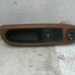 Affaire à saisir - Commande leve-glace porte avant droit Renault CLIO 1.6I 16V - BVA 8200060046