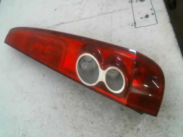 Nouveau chez nous - Feu arriere gauche Ford FIESTA 2002 1437626