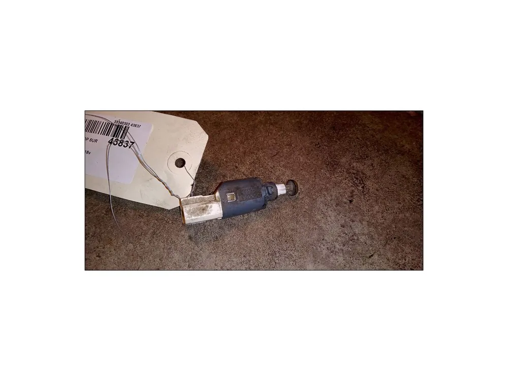 Contacteur de stop sur pedale occasion RENAULT MEGANE IIPhase 1 09-2003->12-2005 1.6 16v | Recommandé